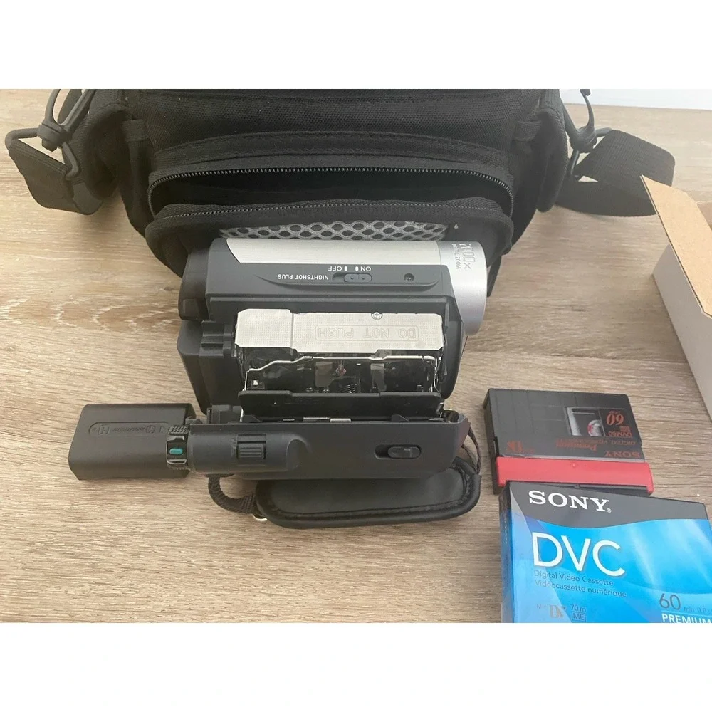 Sony Handycam DCR-HC38 MiniDV Digital Video Camera Recorder